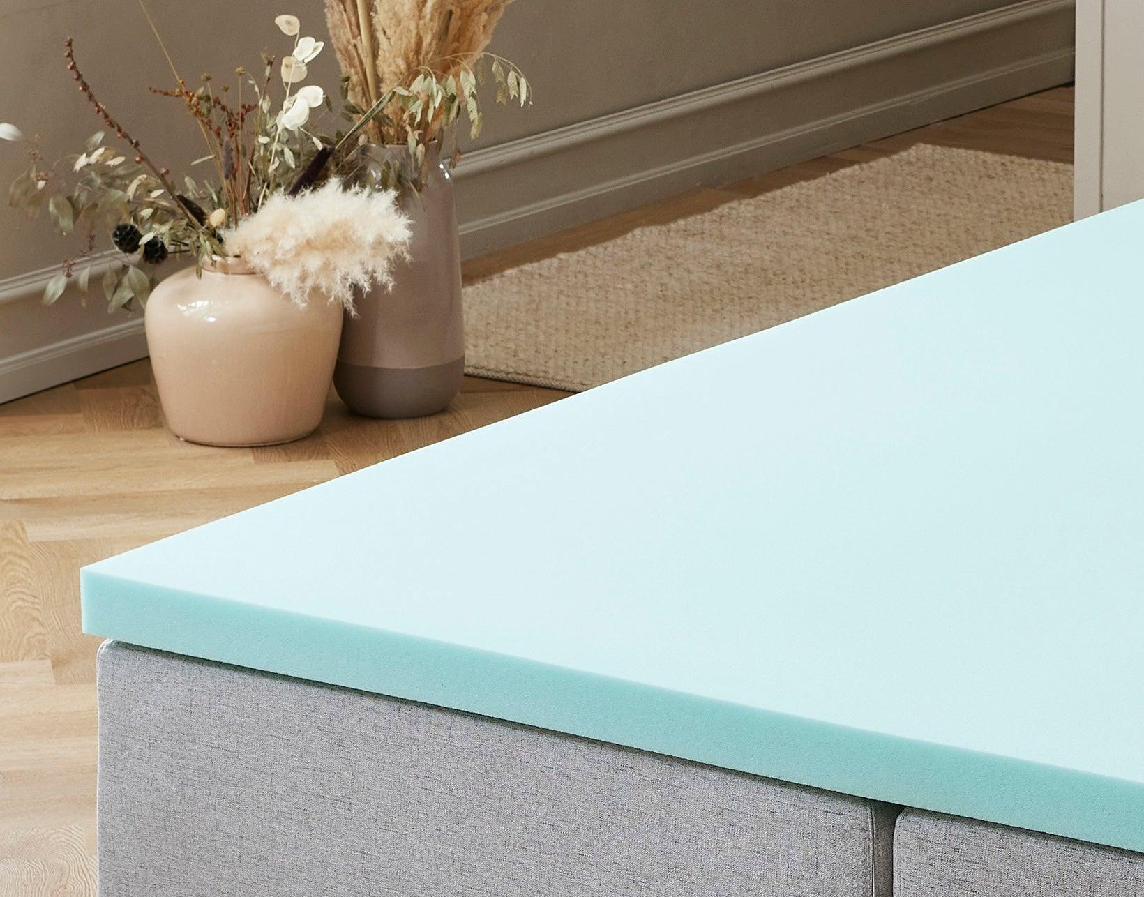 Kølende Topmadras fra Sengefabrikken i 90x200 cm med perforeret overflade