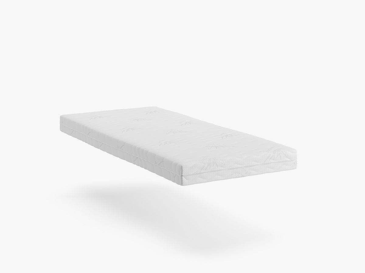 Esther Skummadrassen Foam Lux 90x200 cm fra Sengefabrikken — hvid koldskum madras med bambusbetræk